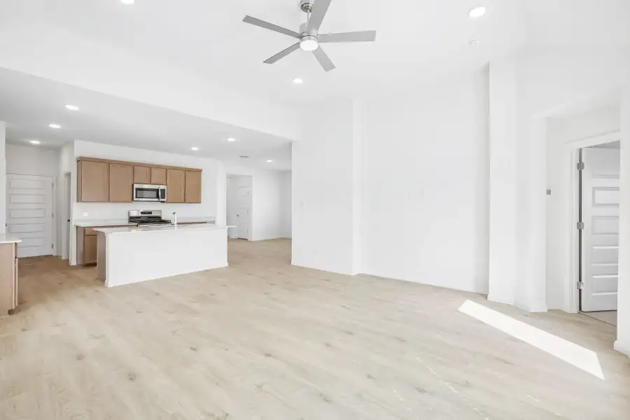 Spacious, unfurnished interior of a new home in Trinity Ranch, Elgin (Image 20).