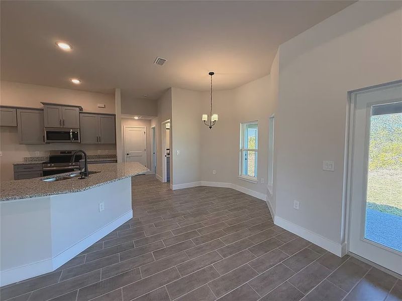 Spacious, unfurnished interior of a new home in South Gulf Cove, Port Charlotte (Image 17).