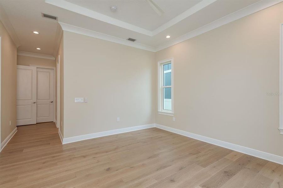 Spacious, unfurnished interior of a new home in , Tarpon Springs (Image 24).