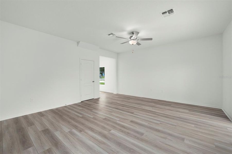 Spacious, unfurnished interior of a new home in , Astatula (Image 9).