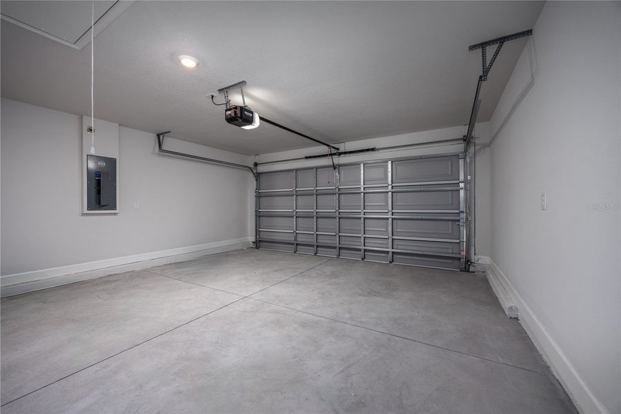 Spacious, unfurnished interior of a new home in Savannah Station, Alachua (Image 28).
