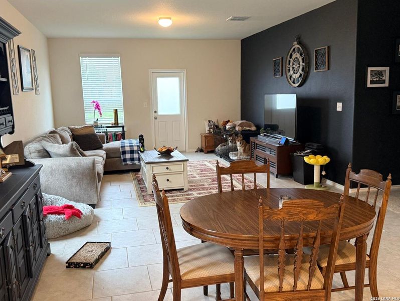 Furnished interior view inside a new home in Cinco Lakes, San Antonio (Image 6).