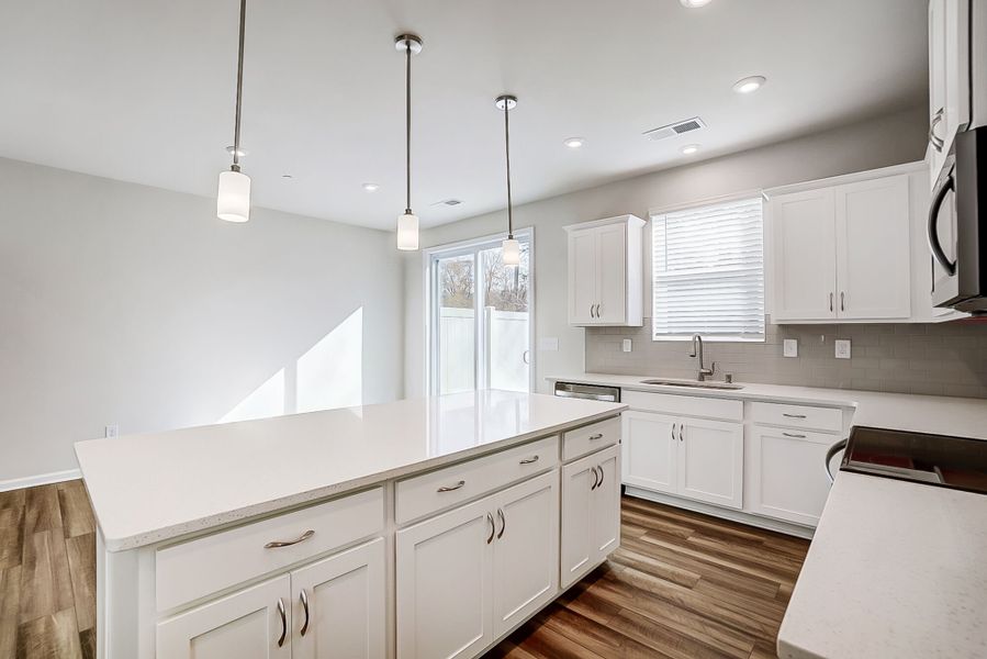 Kitchen and breakfast area