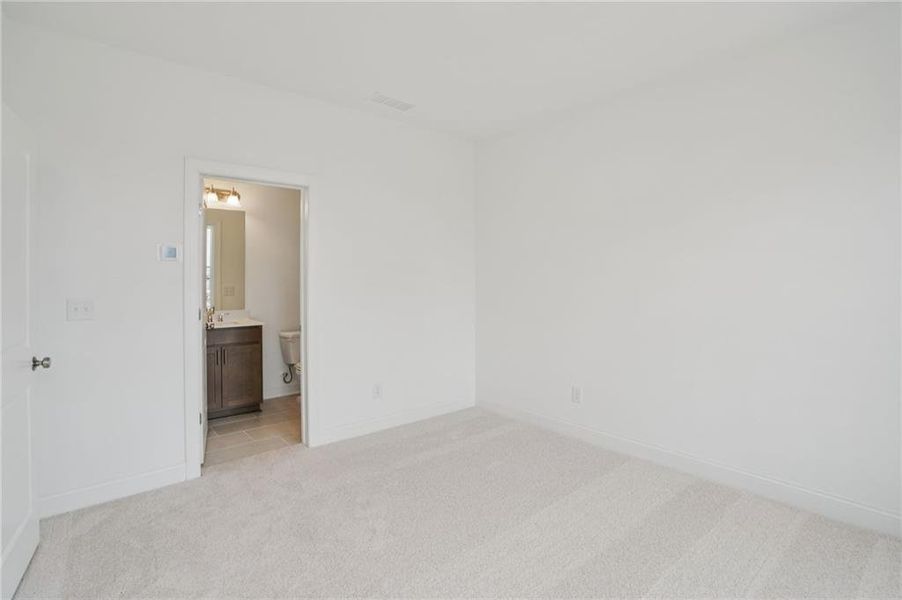 Spacious, unfurnished interior of a new home in Waterhaven, Cumming (Image 30).