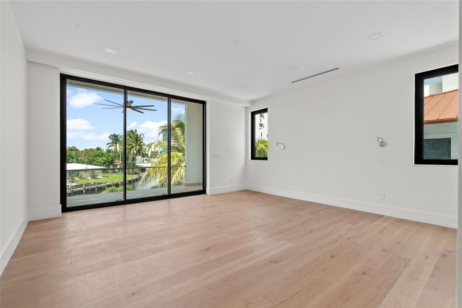 Spacious, unfurnished interior of a new home in , Pompano Beach (Image 21).