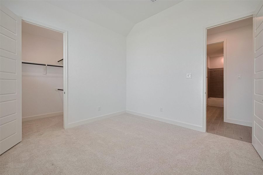 Spacious, unfurnished interior of a new home in Lago Mar, La Marque (Image 29).