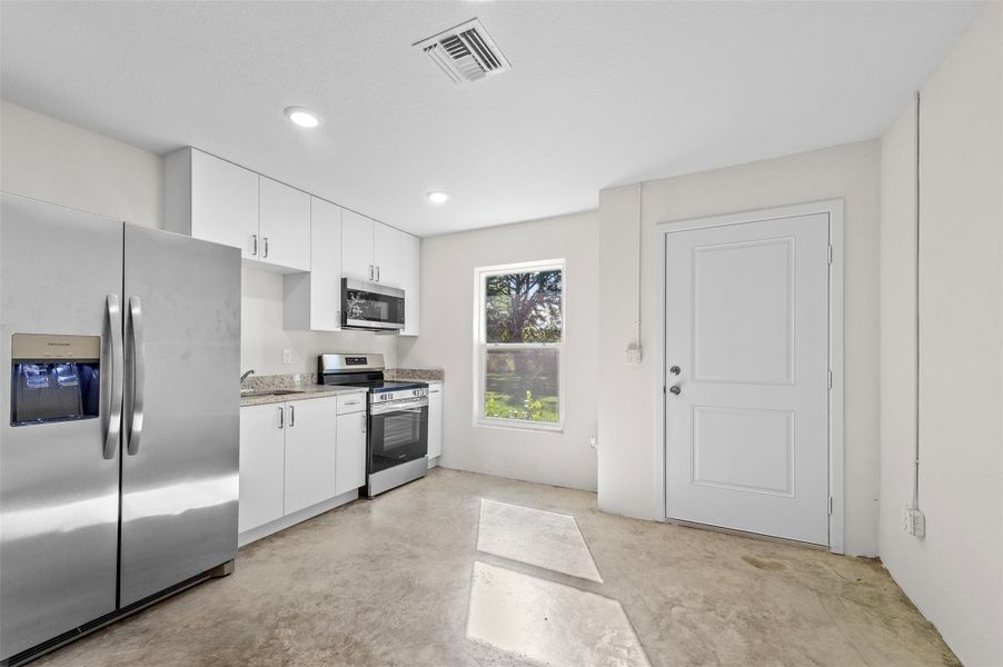 Furnished interior view inside a new home in , Fort Pierce (Image 3).