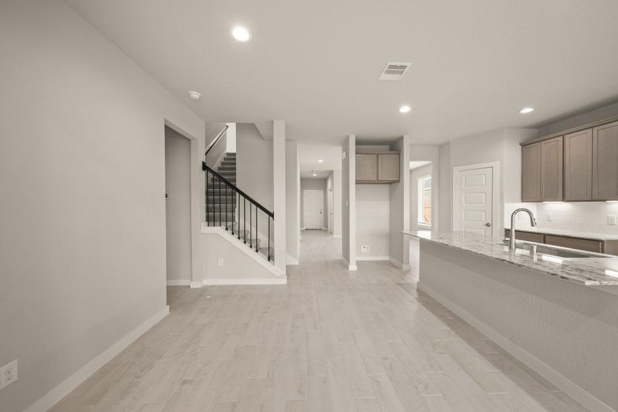 Spacious, unfurnished interior of a new home in Barton Creek Ranch, Conroe (Image 20). Spacious, unfurnished interior of a new home in Barton Creek Ranch, Conroe (Image 20).