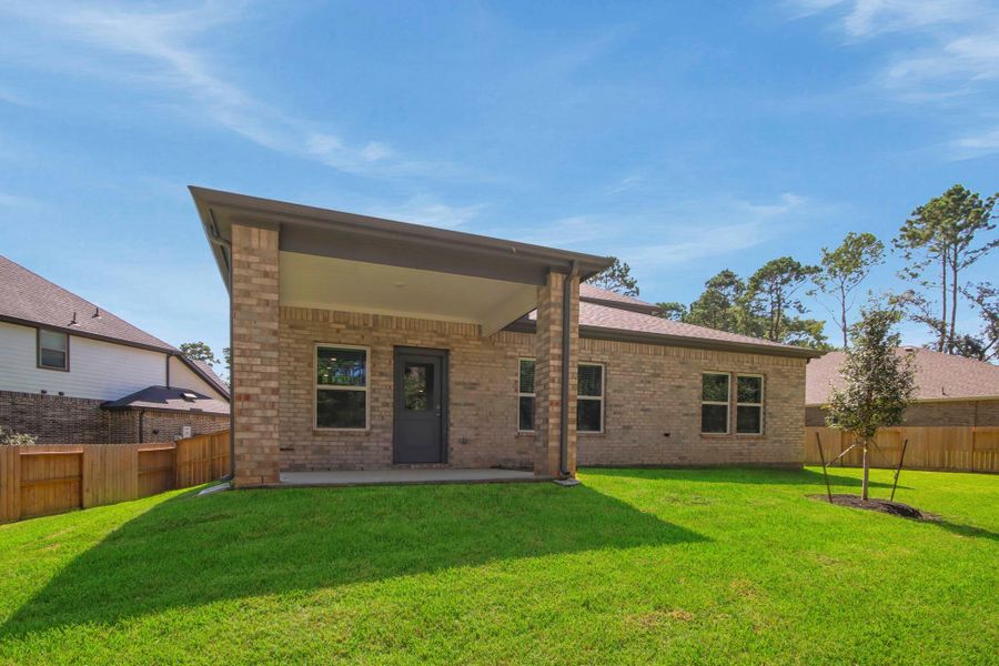 Exterior details and patio area of a home in The Woodlands Hills, Willis (Image 3).