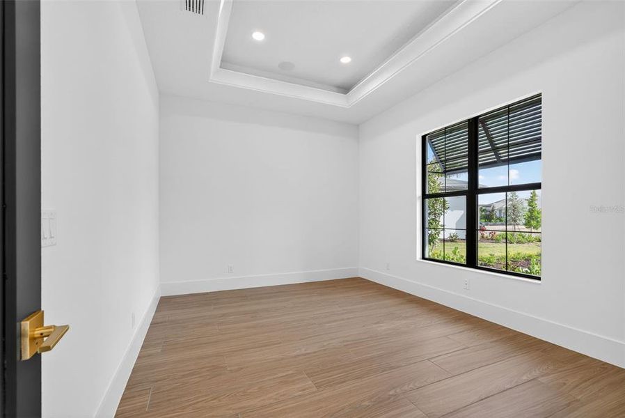 Spacious, unfurnished interior of a new home in , Sarasota (Image 58).