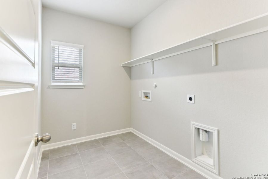 Spacious, unfurnished interior of a new home in Remington Ranch, San Antonio (Image 28). Spacious, unfurnished interior of a new home in Remington Ranch, San Antonio (Image 28).