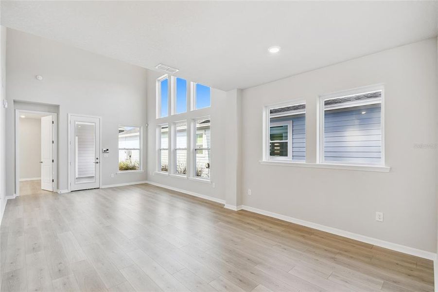 Spacious, unfurnished interior of a new home in Weslyn Park in Sunbridge 34', St. Cloud (Image 31).