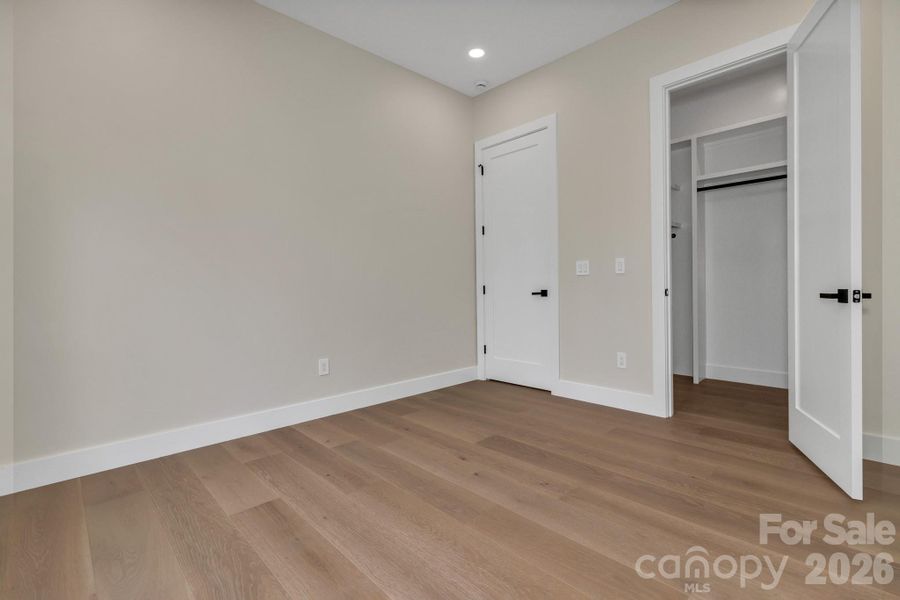 Spacious, unfurnished interior of a new home in , Fairview (Image 39).