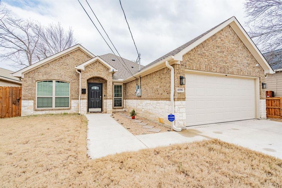 Exterior details and patio area of a home in , Dallas (Image 23).
