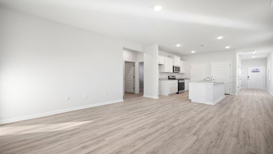 Spacious, unfurnished interior of a new home in Sease's Pond, Gilbert (Image 13).