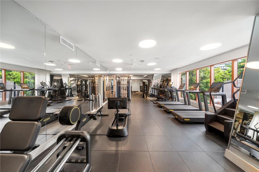 Community amenities in , Miami (Image 39).