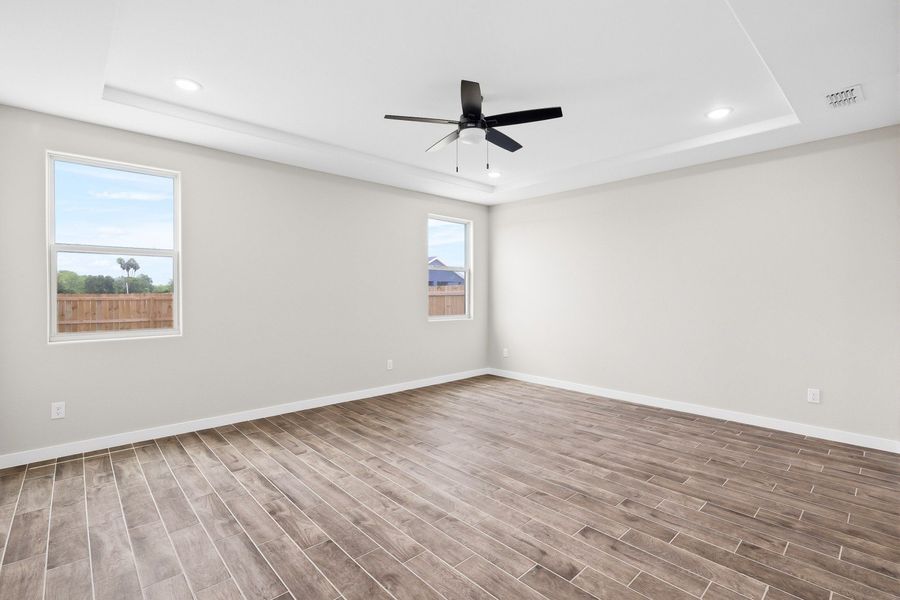Spacious, unfurnished interior of a new home in Paloma Ranch, Harlingen (Image 15).