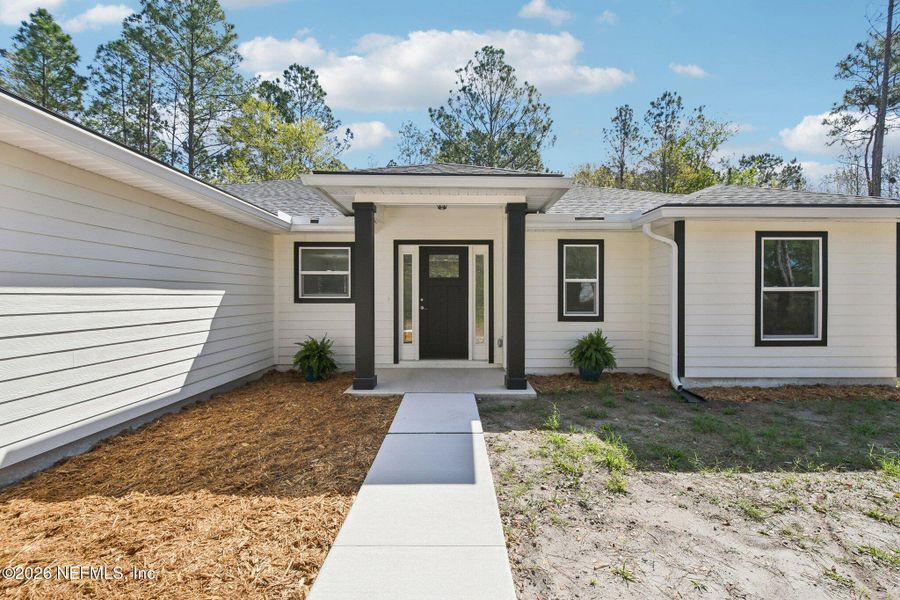 Exterior details and patio area of a home in , Middleburg (Image 31).