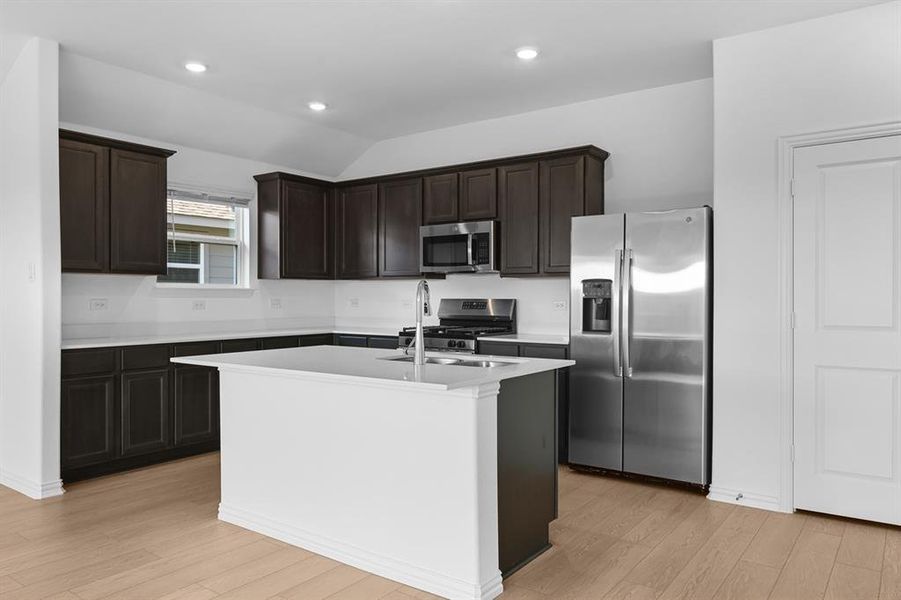 2146 Tule Way ~ Ready Now!