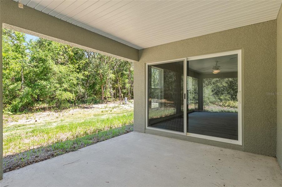 Exterior details and patio area of a home in , Dunnellon (Image 26).