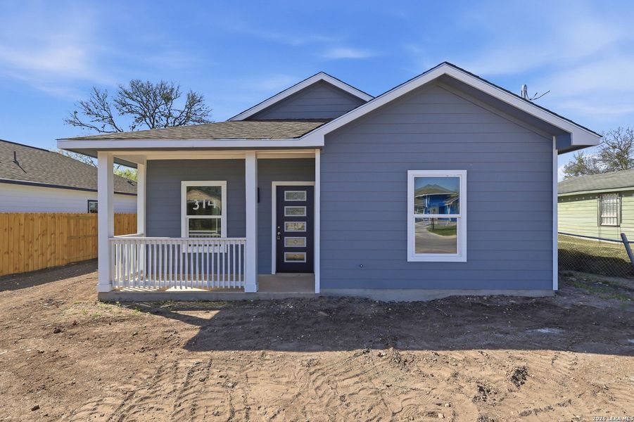 Exterior details and patio area of a home in , San Antonio (Image 19).