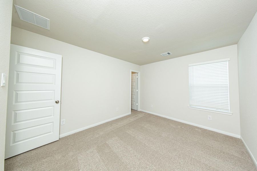 Spacious, unfurnished interior of a new home in River's Edge, Conroe (Image 24). Spacious, unfurnished interior of a new home in River's Edge, Conroe (Image 24).
