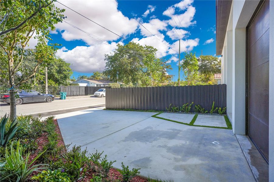 Exterior details and patio area of a home in , Miami (Image 24).