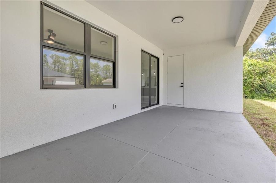 Exterior details and patio area of a home in , Port Charlotte (Image 4).