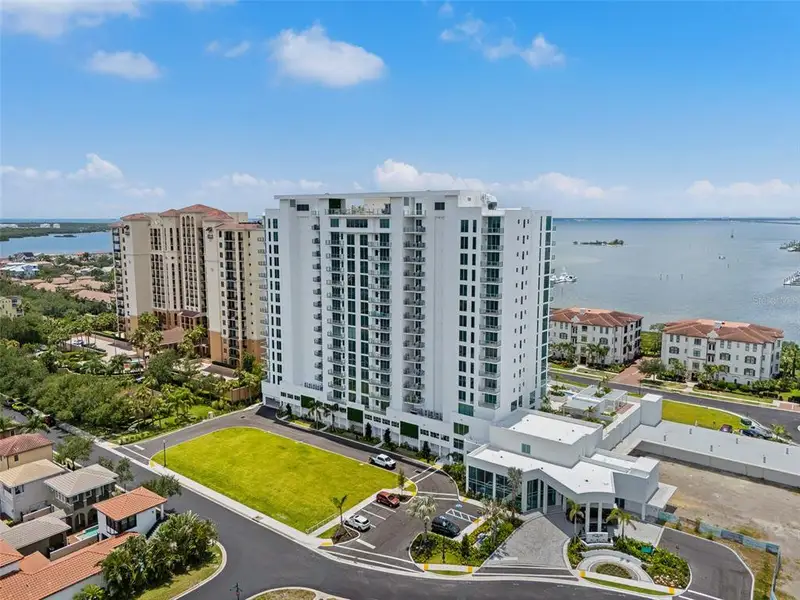 Condo located in Tampa, FL showcasing its design and architecture (Image 4). Condo located in Tampa, FL showcasing its design and architecture (Image 4).