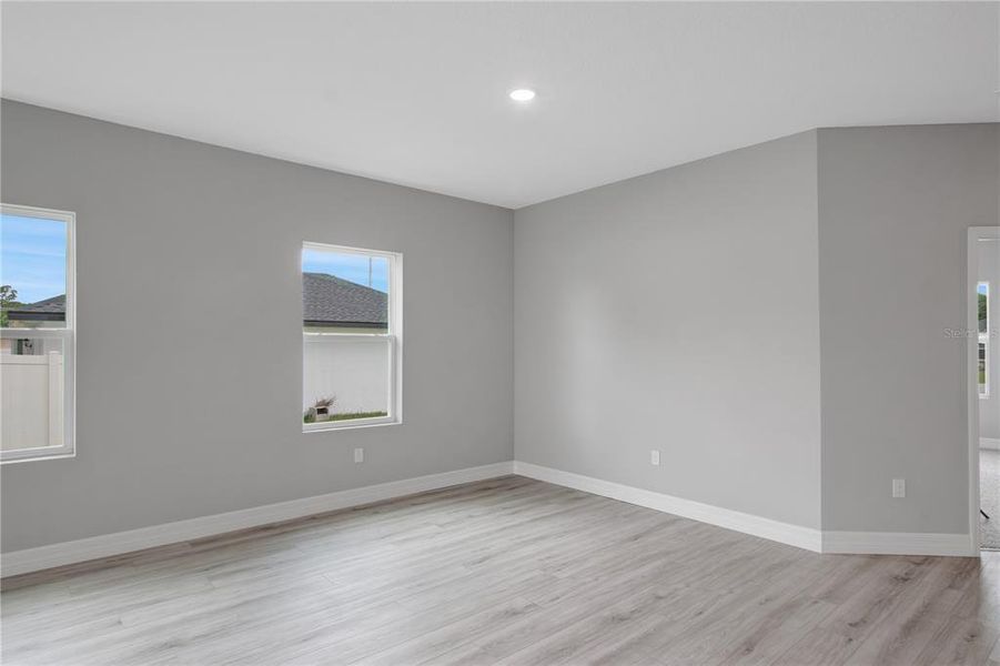 Spacious, unfurnished interior of a new home in , Ocala (Image 29).