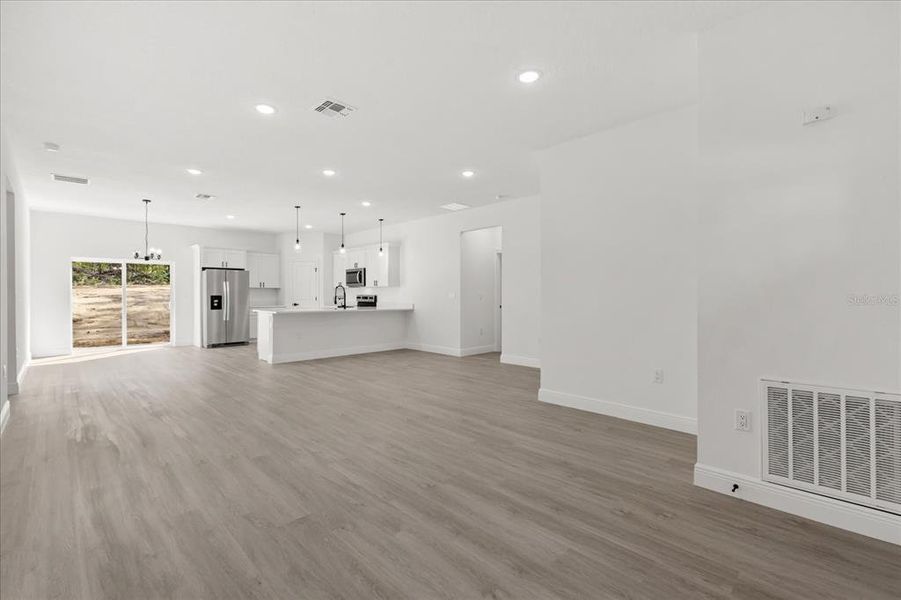 Spacious, unfurnished interior of a new home in , Dunnellon (Image 12).