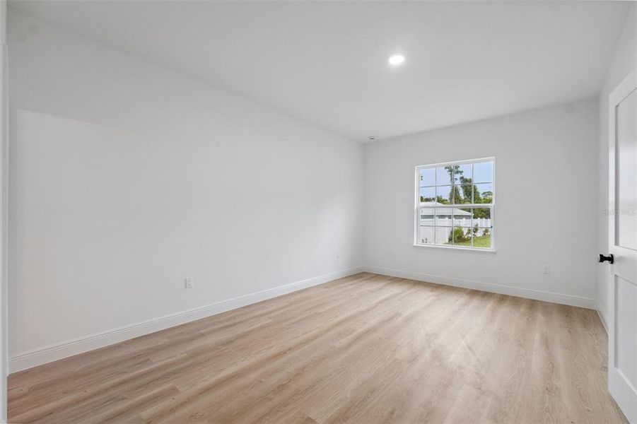 Spacious, unfurnished interior of a new home in , Ocala (Image 34).