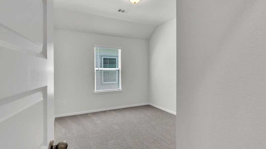 Spacious, unfurnished interior of a new home in Aldine Pines, Houston (Image 20).
