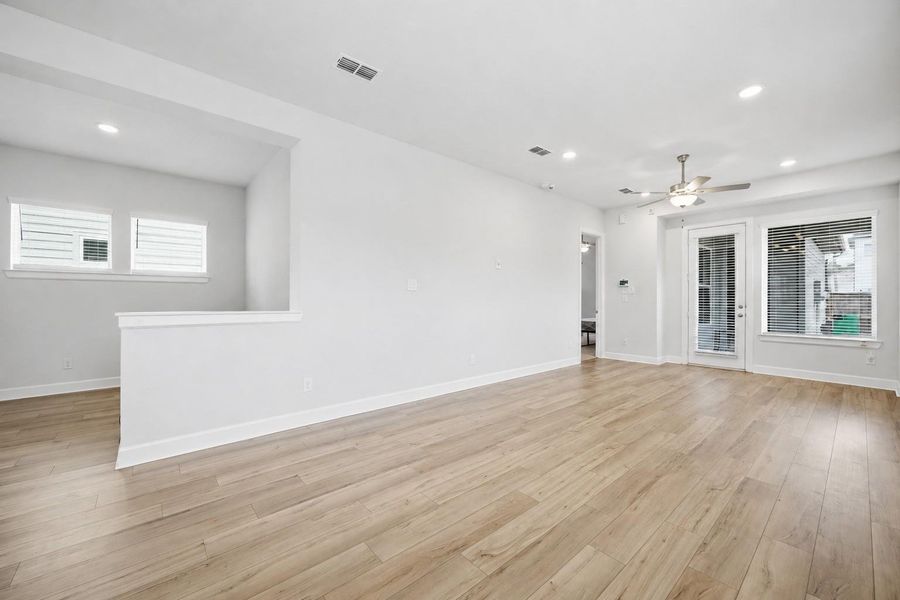 Spacious, unfurnished interior of a new home in The Groves 35', Humble (Image 29).