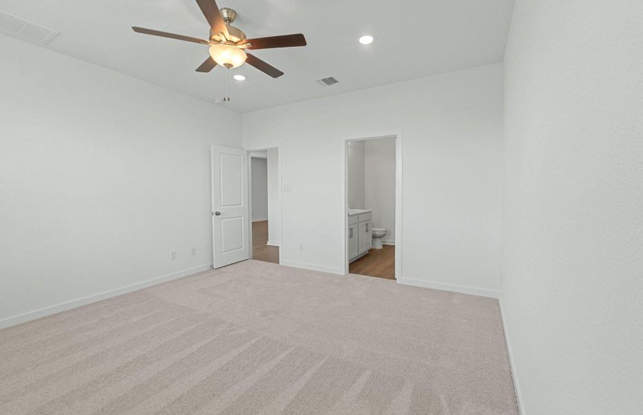 Spacious, unfurnished interior of a new home in Sonterra, Jarrell (Image 15). Spacious, unfurnished interior of a new home in Sonterra, Jarrell (Image 15).