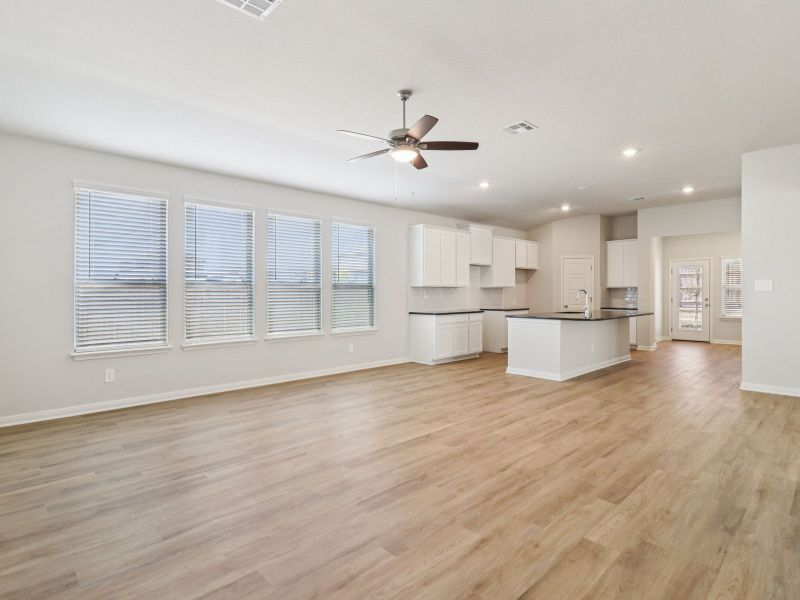 Spacious, unfurnished interior of a new home in Comanche Ridge, San Antonio (Image 16).