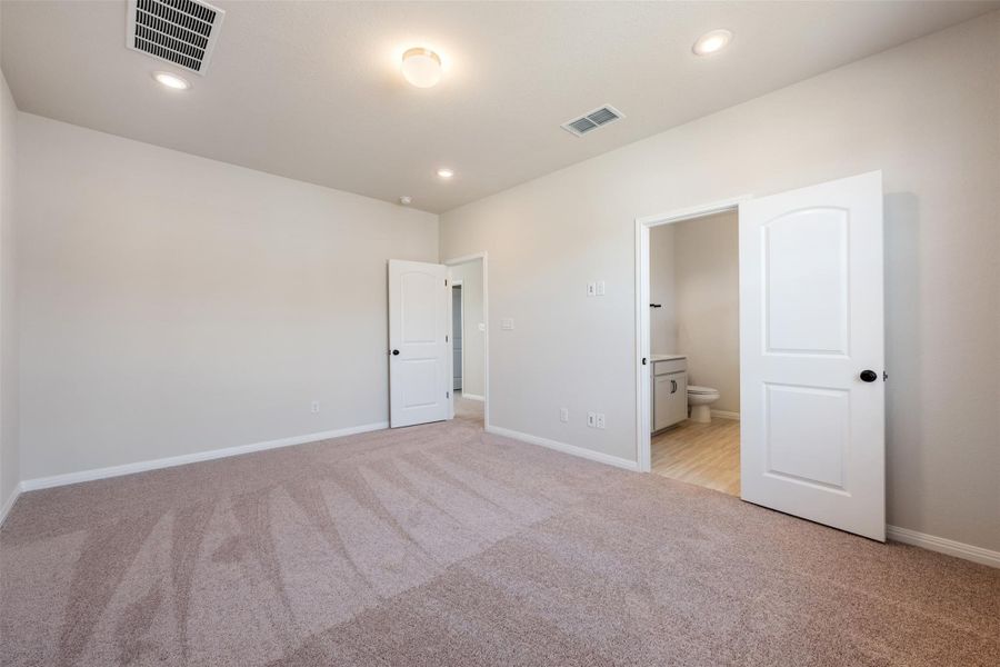 Representative images and renderings are for illustrative purposes. Actual structural options and design finishes of home may vary.