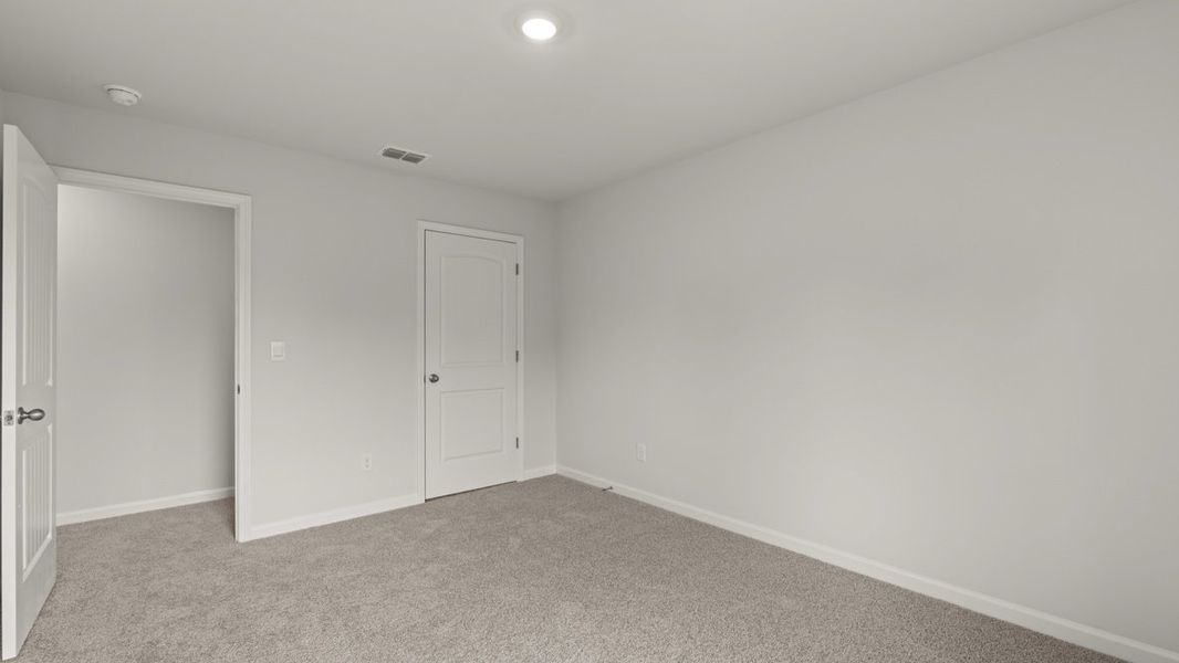 Representative unfurnished interior of a home built from the Green by D.R. Horton in Aurora Creek, Dallas (Image 28).