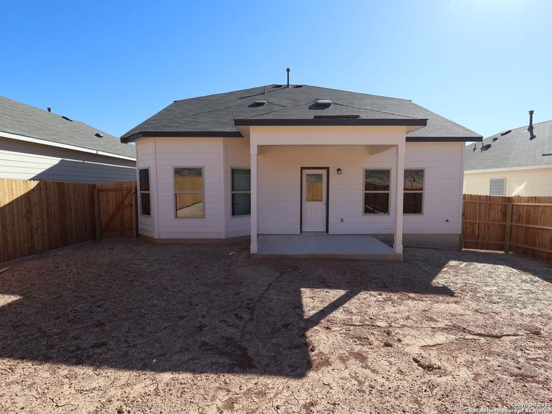 Exterior details and patio area of a home in Agave, San Antonio (Image 4).