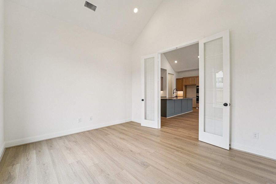 Spacious, unfurnished interior of a new home in Sienna 65', Missouri City (Image 26).