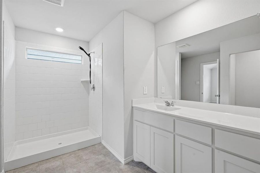 Furnished interior view inside a new home in , Fort Worth (Image 10).
