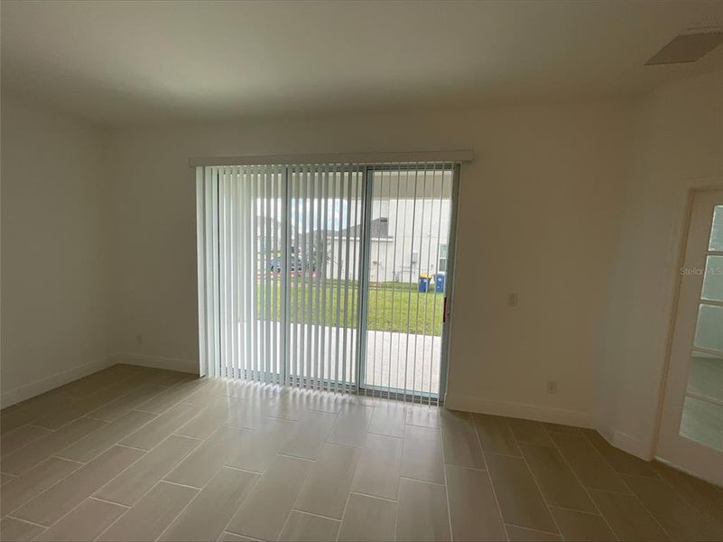 Spacious, unfurnished interior of a new home in Park View at the Hills, Minneola (Image 11).