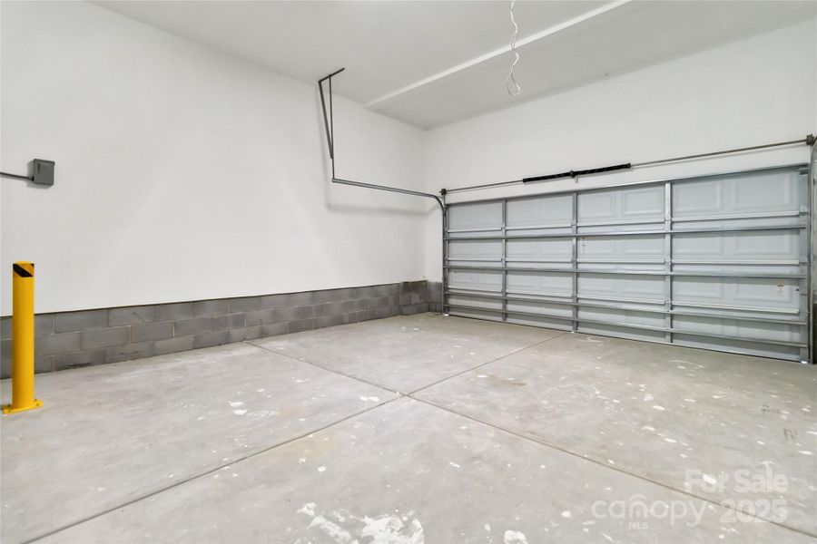 Spacious, unfurnished interior of a new home in , Monroe (Image 27).
