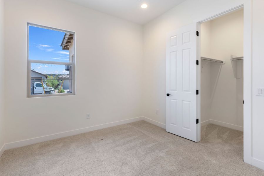 Spacious, unfurnished interior of a new home in Vistoso Canyon Estates, Oro Valley (Image 24).