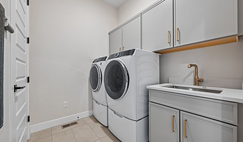 Darius-D786-Legacy Laundry Room