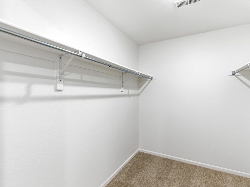 Spacious, unfurnished interior of a new home in Skyview at High Point, Aurora (Image 14).