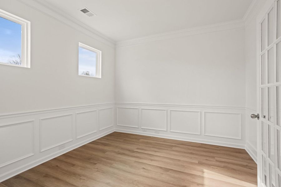 Spacious, unfurnished interior of a new home in Bellevue, Greenville (Image 16).