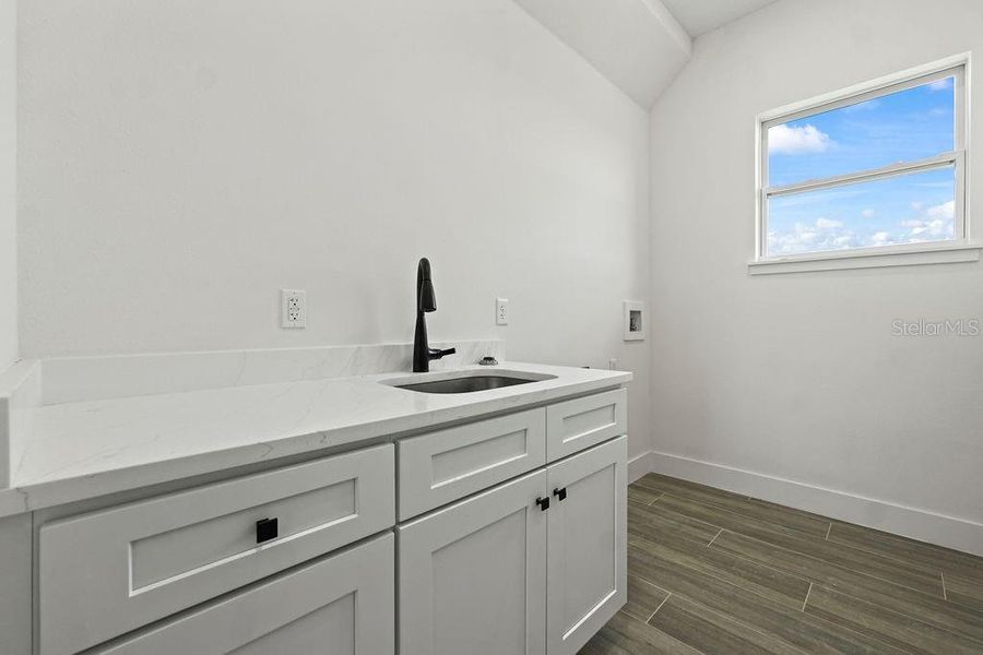 Close-up of interior finishes inside a home in , Lake Alfred (Image 16).