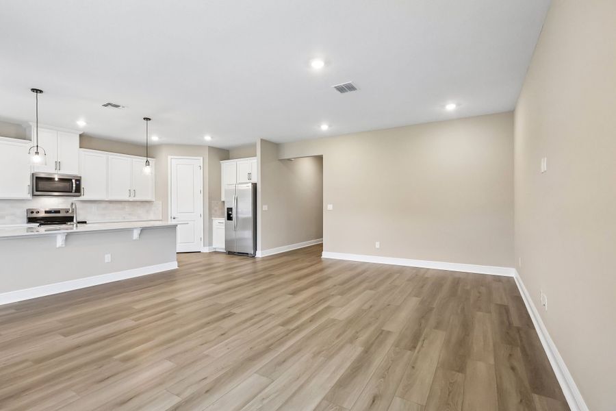 Spacious, unfurnished interior of a new home in Legends Preserve - Signature Series, Daytona Beach (Image 10).