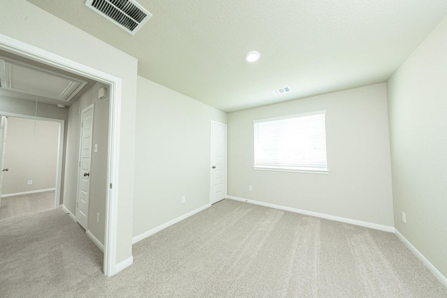 Spacious, unfurnished interior of a new home in Wayside Village, Houston (Image 35).